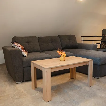 Hrastnica Apartment